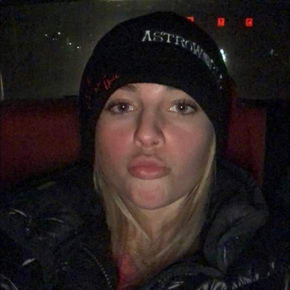 Meet your Posher, Ellen - Picture 1 of 1